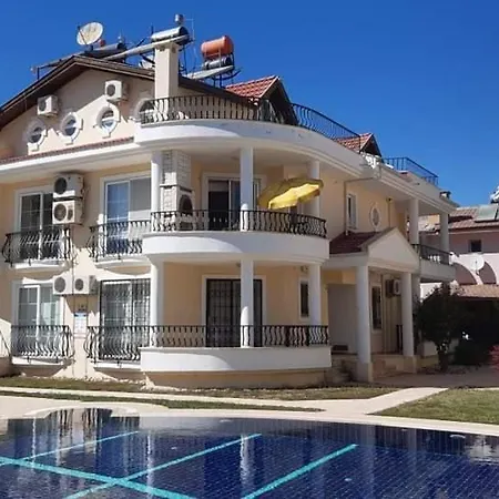 Spacious 3-Bed Apartment In Calis Beach Apartament *