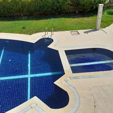 Spacious 3-Bed Apartment In Calis Beach Apartament