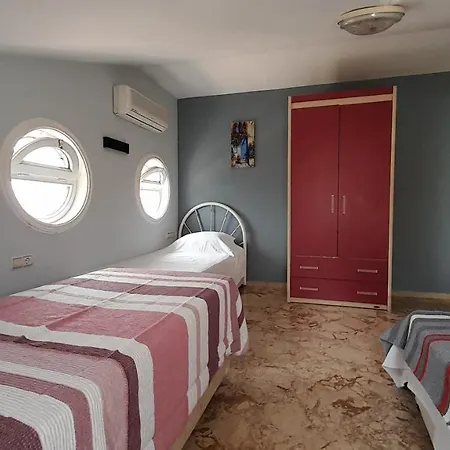 Spacious 3-Bed Apartment In Calis Beach Apartment
